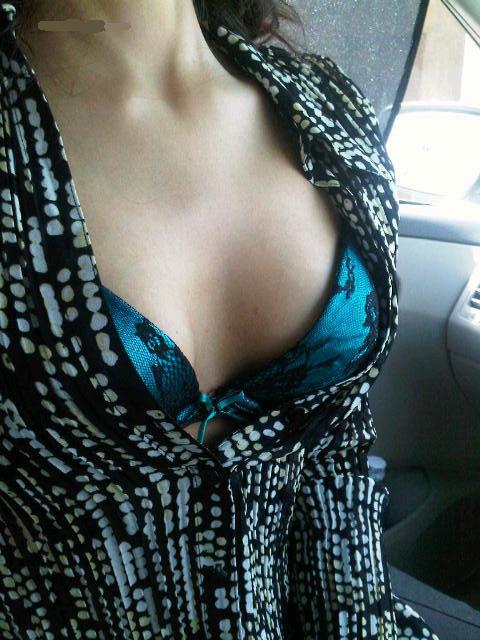 Indian Girl Hameeda Boobs Pop Out From Bra