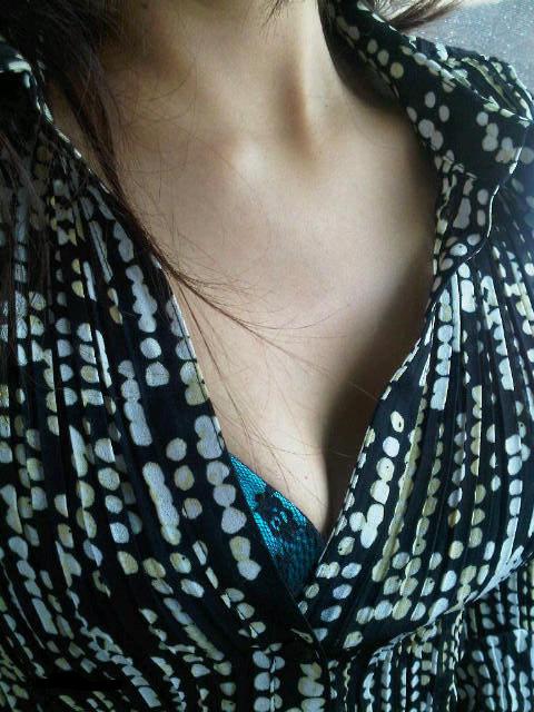 Indian Girl Hameeda Boobs Pop Out From Bra