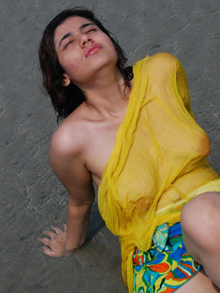 Indian Girl Saira Nude Enjoying On Beach