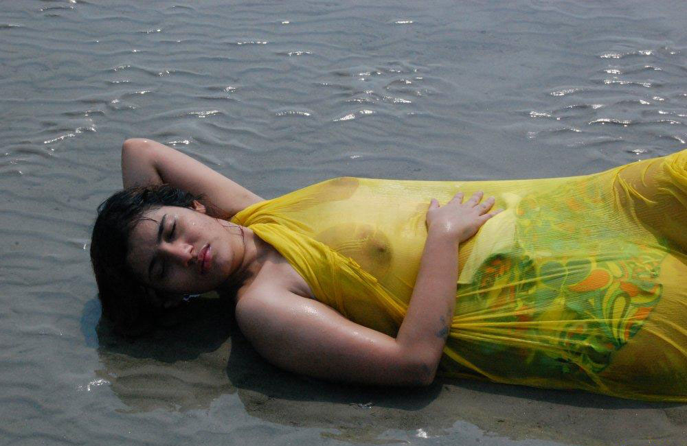 Indian Girl Saira Nude Enjoying On Beach