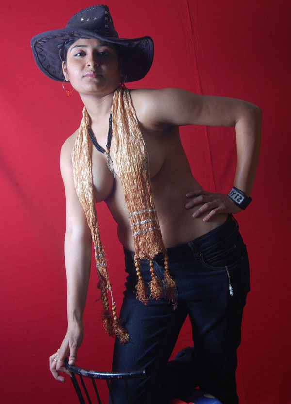 Indian Babe Kavya Erotic Photoshoot