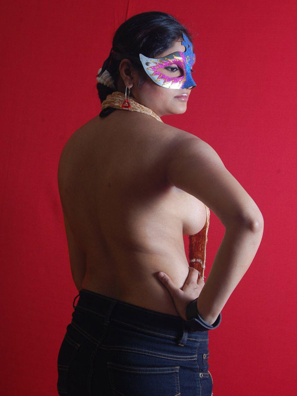 Indian Babe Kavya Erotic Photoshoot