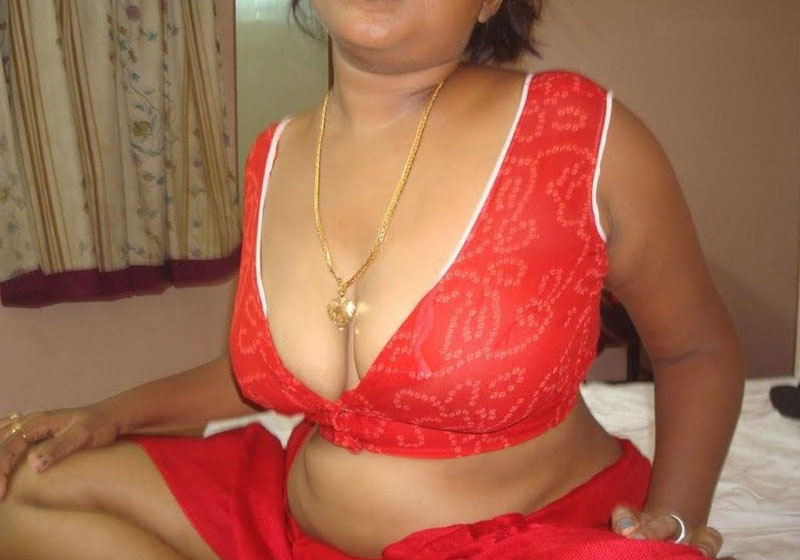 Indian Village Aunty Showing Her Breast
