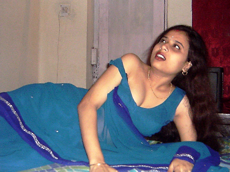 Desperate Indian Bhabhi Shraddha Saree Stripped Nude