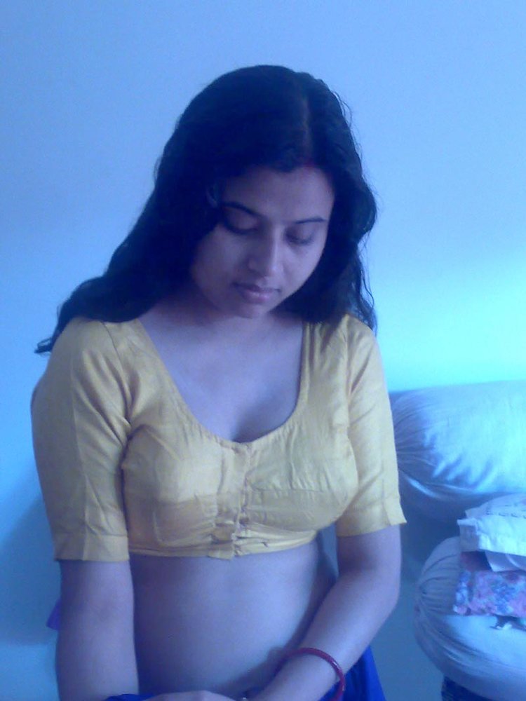 Desperate Indian Bhabhi Shraddha Saree Stripped Nude