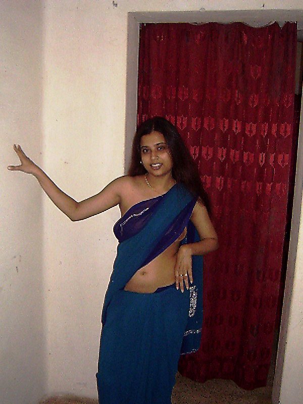 Desperate Indian Bhabhi Shraddha Saree Stripped Nude