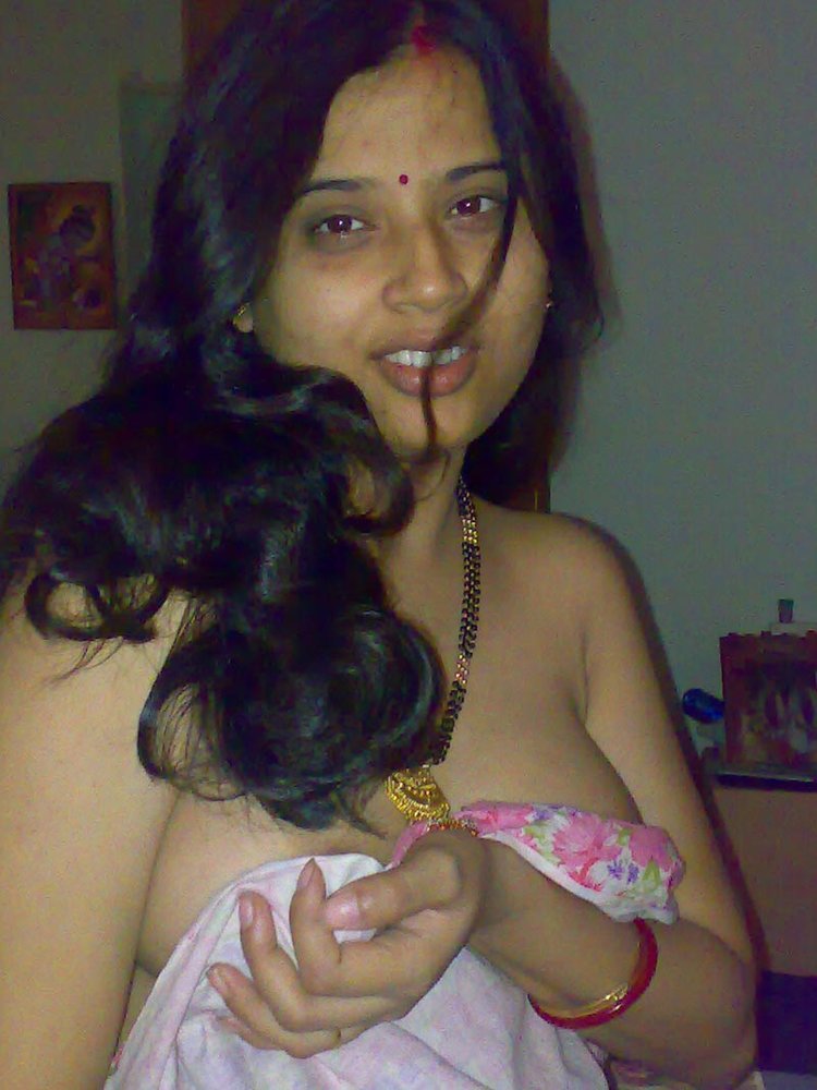 Desperate Indian Bhabhi Shraddha Saree Stripped Nude