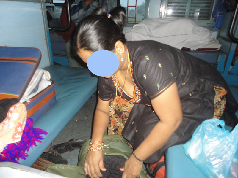 Hot Indian Village Bhabhi Showing Her Boobs