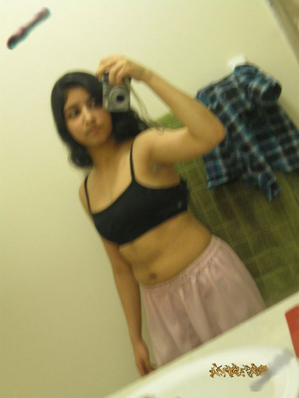 Indian Girl Seema Pink Bra Pics Leaked