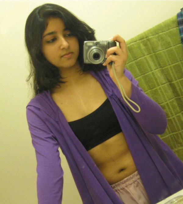 Indian Girl Seema Pink Bra Pics Leaked