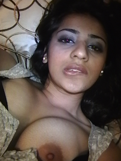 Slim Indian Girl Nude Masturbation