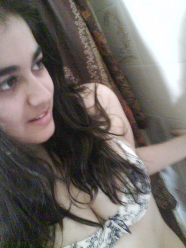 Sexy Indian Young Sexy Indian GF's Nude Exposing Her Milky Boobs