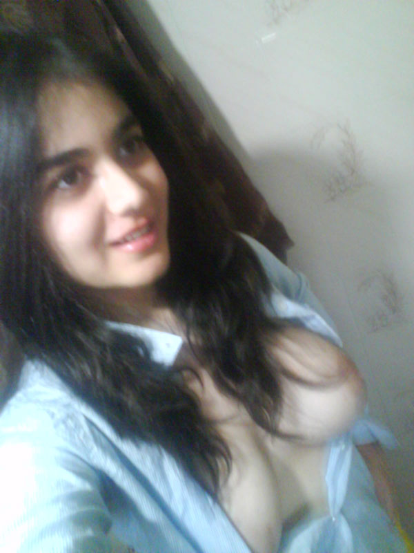 Sexy Indian Young Sexy Indian GF's Nude Exposing Her Milky Boobs