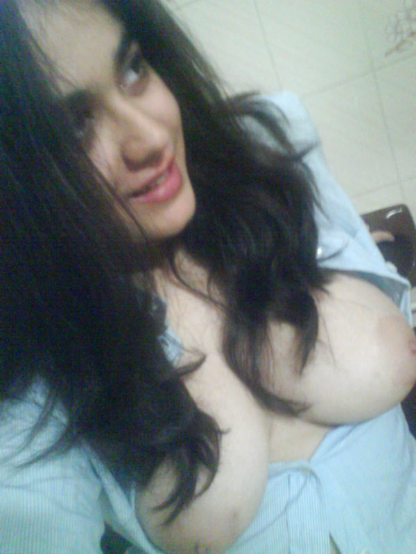 Sexy Indian Young Sexy Indian GF's Nude Exposing Her Milky Boobs