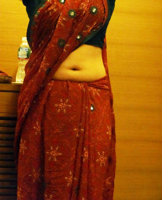 Sexy Indian Bhabhi Showing Hot Figure