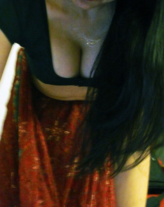 Sexy Indian Bhabhi Showing Hot Figure