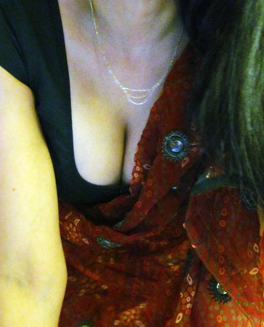 Sexy Indian Bhabhi Showing Hot Figure