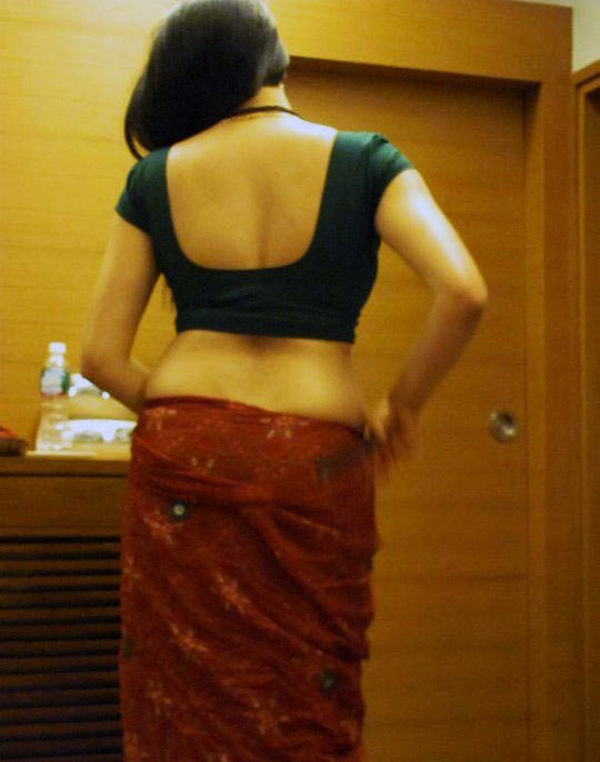 Sexy Indian Bhabhi Showing Hot Figure
