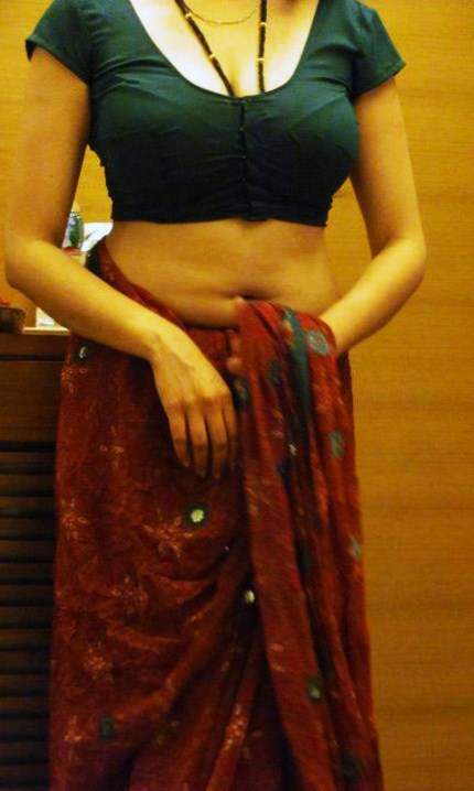 Sexy Indian Bhabhi Showing Hot Figure