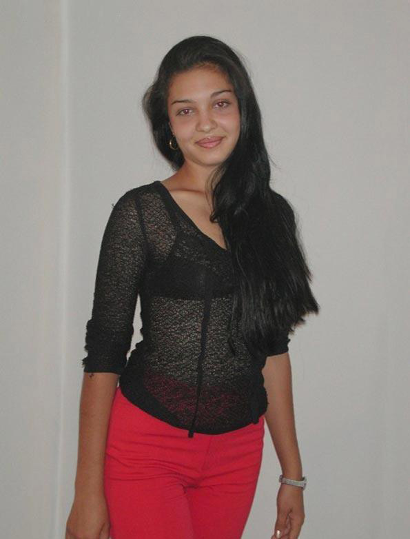 Beautiful India Babe Saira Nude Photoshoot