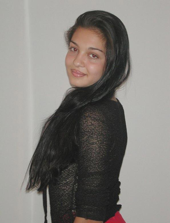 Beautiful India Babe Saira Nude Photoshoot