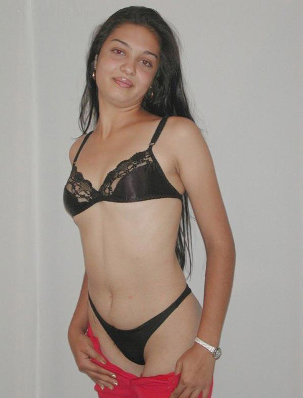 Beautiful India Babe Saira Nude Photoshoot