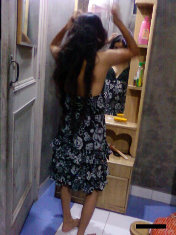 Indian Bhabhi Rama Wants To Play Dildo