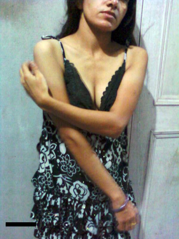 Indian Bhabhi Rama Wants To Play Dildo