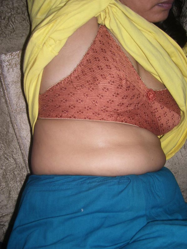 Indian Bhahi Smita Giving Blowjob To Lover