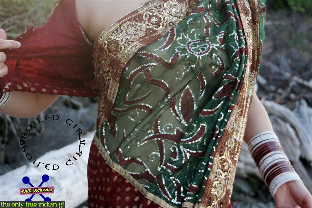 Hot Indian wife saree naked
