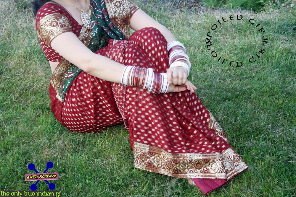 Hot Indian wife saree naked