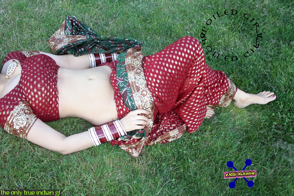 Hot Indian wife saree naked