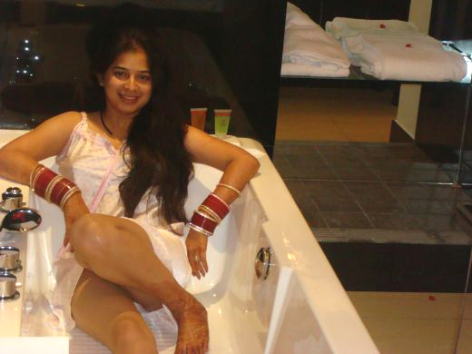 Newly Married Indian Bhabhi Bathroom Pics Leaked