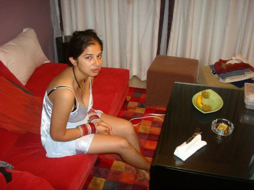 Newly Married Indian Bhabhi Bathroom Pics Leaked