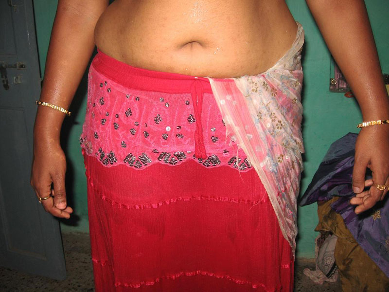 Indian Karina Bhabhi Showing Her Juicy Pussy