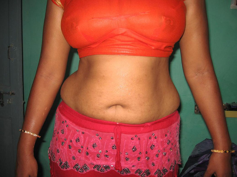 Indian Karina Bhabhi Showing Her Juicy Pussy