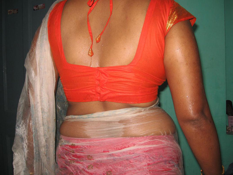 Indian Karina Bhabhi Showing Her Juicy Pussy