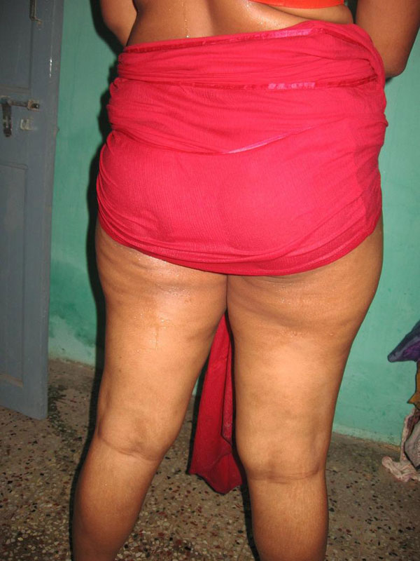 Indian Karina Bhabhi Showing Her Juicy Pussy