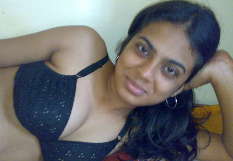 Horny Indian Girl Farha Nude Pics Leaked