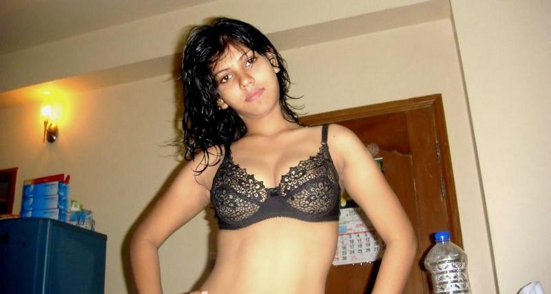 Bengali Housewife showing milky boobs