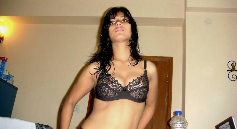 Bengali Housewife showing milky boobs