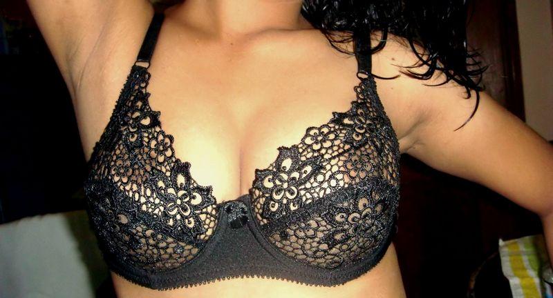 Bengali Housewife showing milky boobs