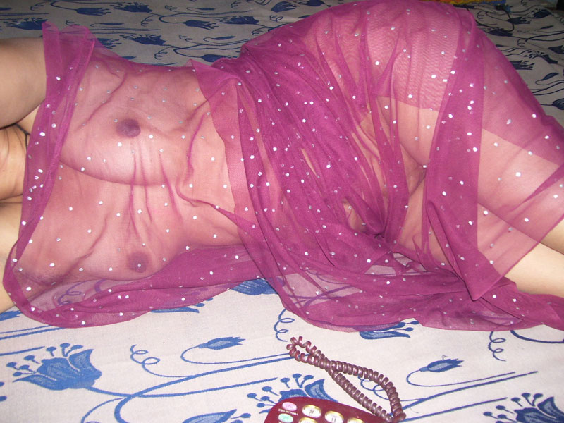 Indian Bhabhi Exposed Transparent Saree