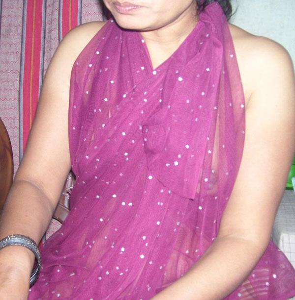 Indian Bhabhi Exposed Transparent Saree