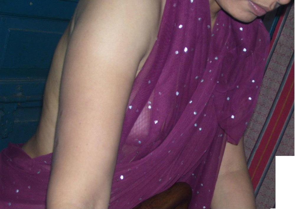 Indian Bhabhi Exposed Transparent Saree