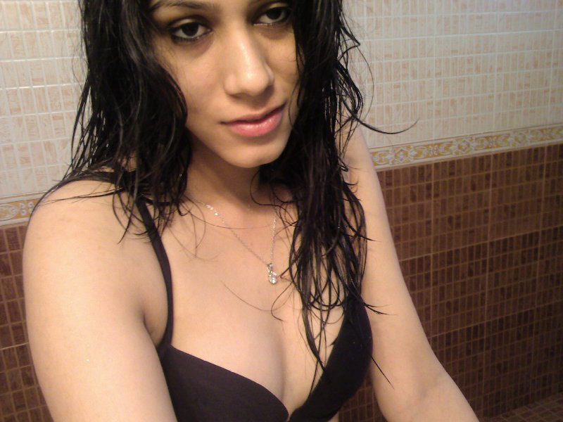 Sweet Indian Babe Natasha Taking Her Nude Selfies