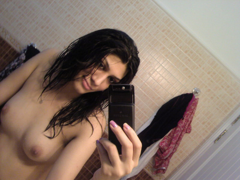 Sweet Indian Babe Natasha Taking Her Nude Selfies