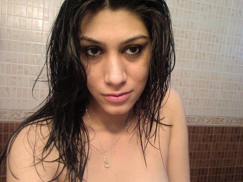 Sweet Indian Babe Natasha Taking Her Nude Selfies