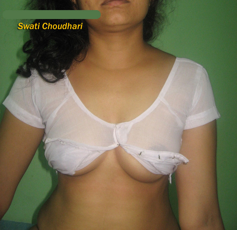 Indian Bhabhi Swati Boob Show From Blouse