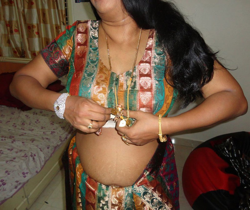 Dark Skin Attractive Indian Wife Nude